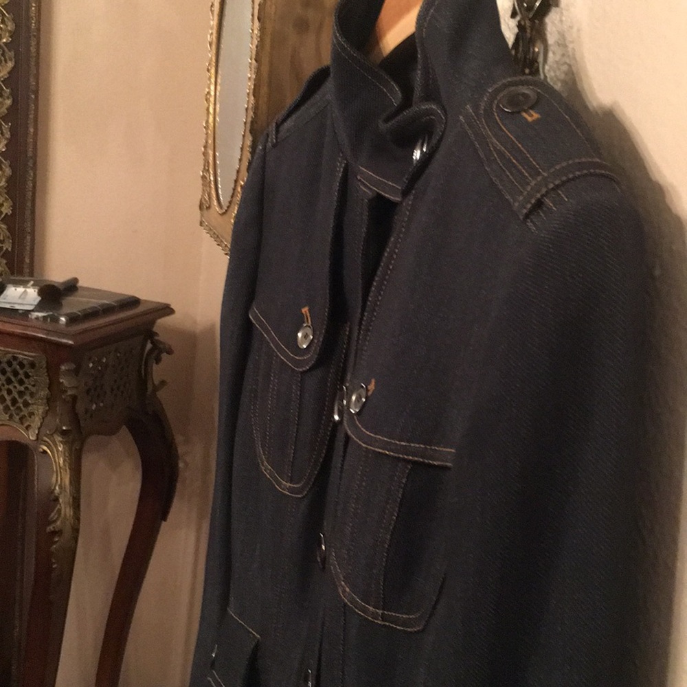 Suit - Picture 3 of 8